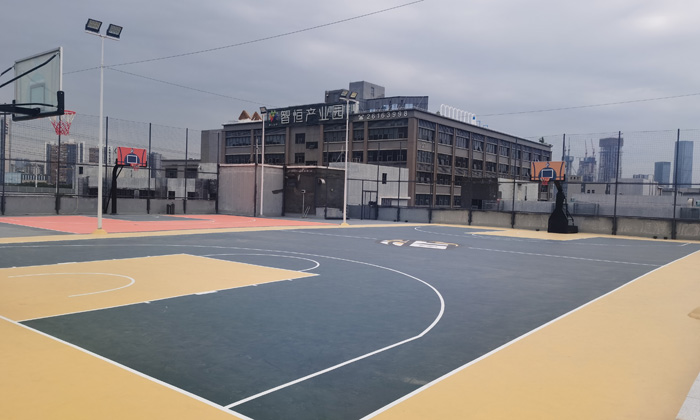  建篮球场用什么地面材料比较好？