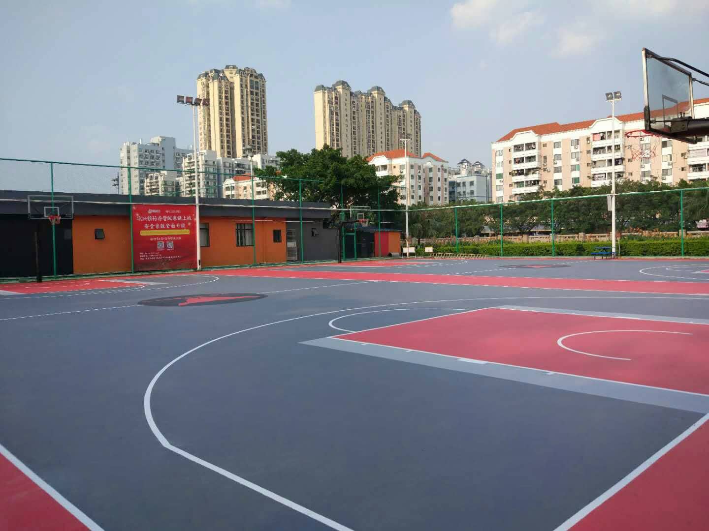 塑胶篮球场多少钱一平米品质如何选择
